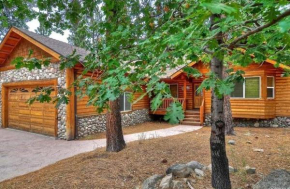 Arctic Wolf at Summit Base - 4 Bedroom log cabin at the base of Snow Summit Big Bear Lake